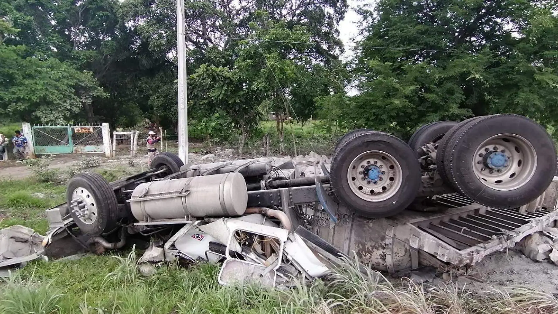 accidente trailer carretera